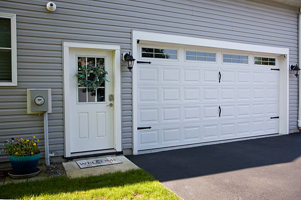 24/7 Emergency Garage Door Panel Replacement experts in Diamond Springs, CA